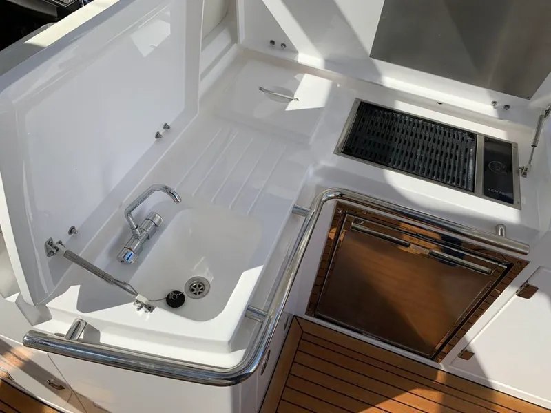 Slide: The Image of Sunseeker San Remo 2014 - 10