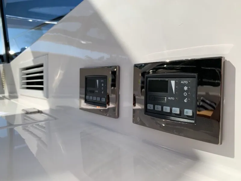 Slide: The Image of Sunseeker San Remo 2014 - 11