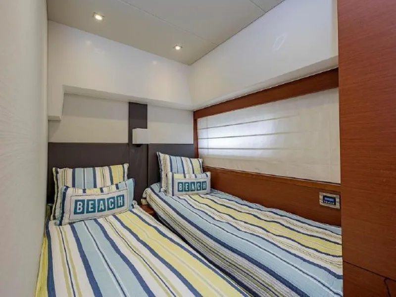 Slide: The Image of Prestige 550 2015 - 8