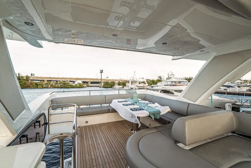 Slide: The Image of Sunseeker Manhattan 2019 - 10