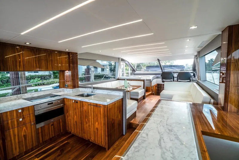 Slide: The Image of Sunseeker Manhattan 2019 - 11