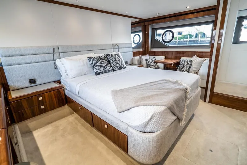 Slide: The Image of Sunseeker Manhattan 2019 - 13