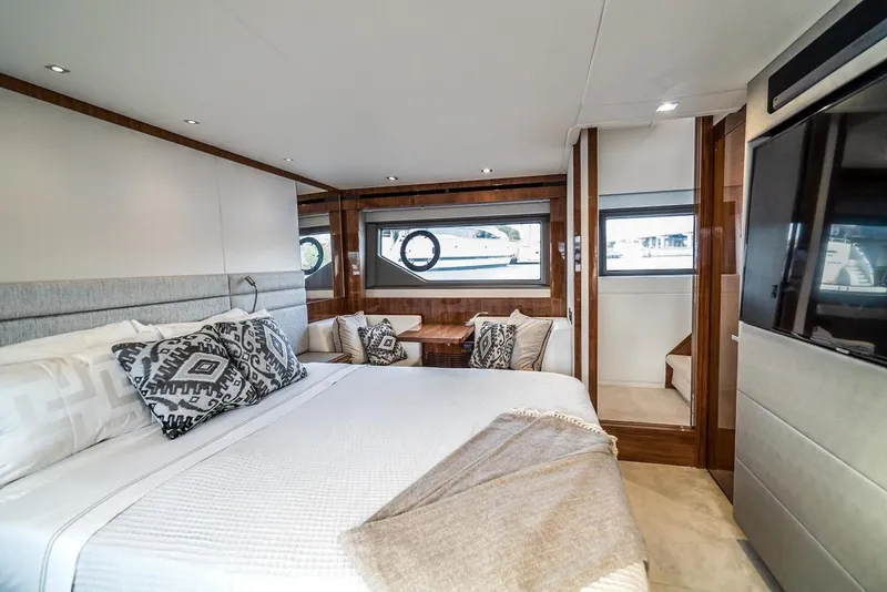 Slide: The Image of Sunseeker Manhattan 2019 - 14