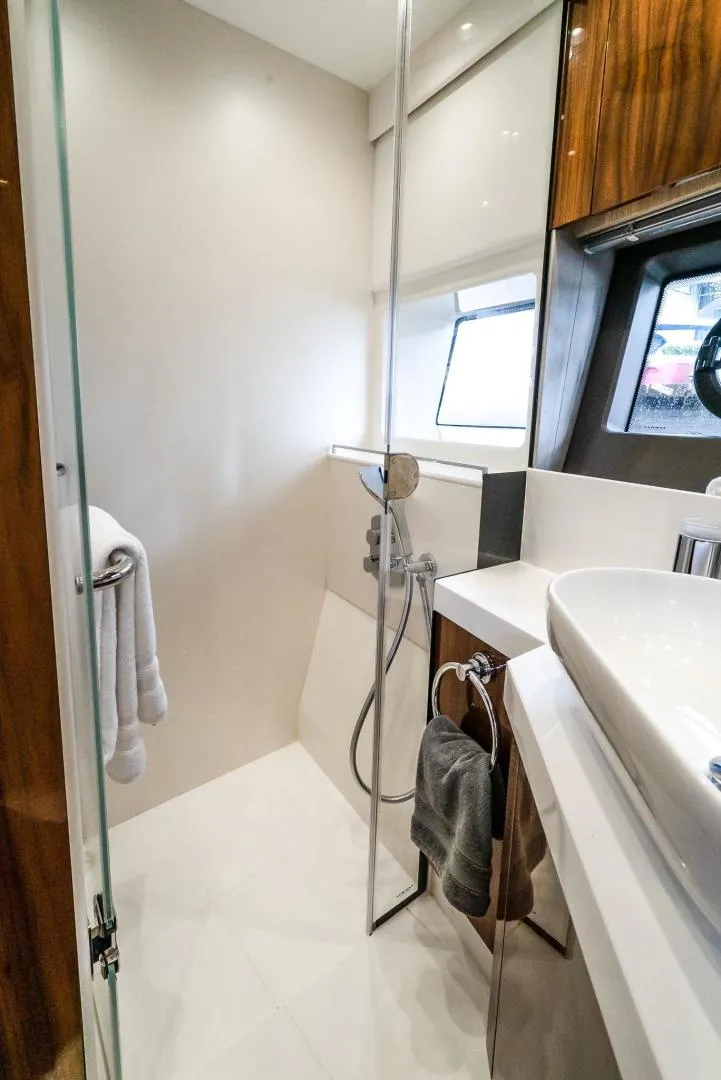 Slide: The Image of Sunseeker Manhattan 2019 - 17