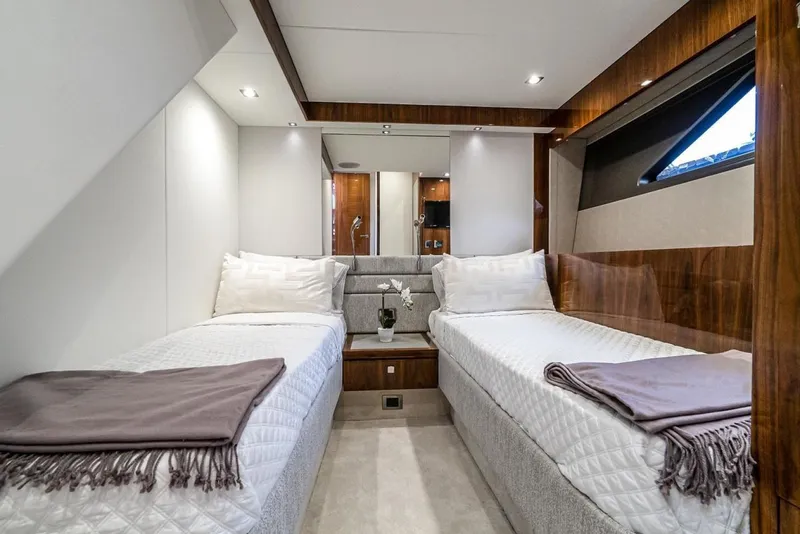Slide: The Image of Sunseeker Manhattan 2019 - 18