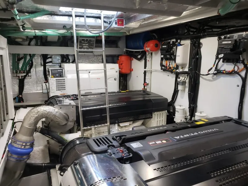 Slide: The Image of Sunseeker Manhattan 2019 - 22