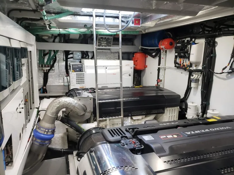 Slide: The Image of Sunseeker Manhattan 2019 - 25