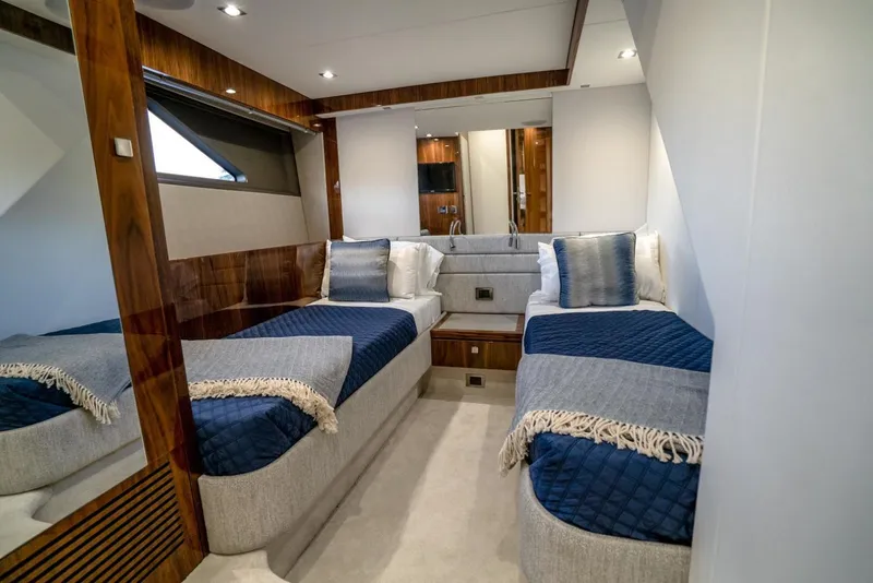 Slide: The Image of Sunseeker Manhattan 2019 - 26