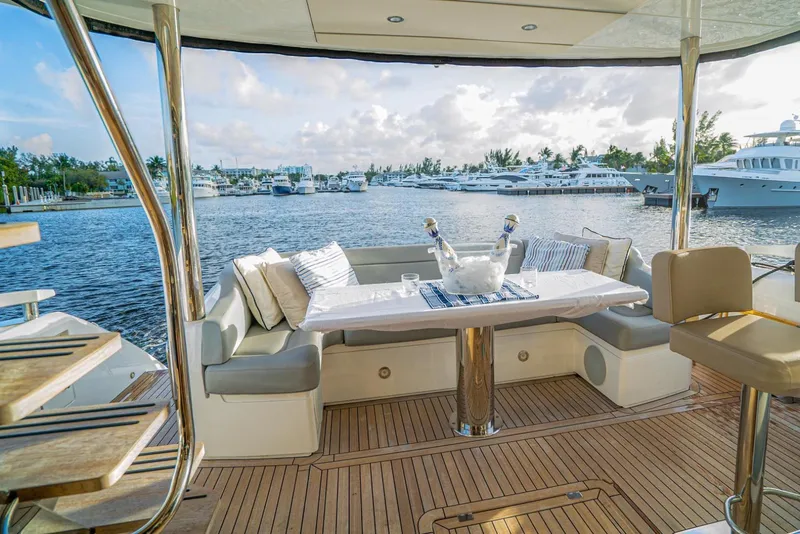Slide: The Image of Sunseeker Manhattan 2019 - 4