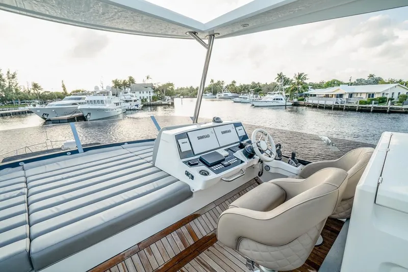 Slide: The Image of Sunseeker Manhattan 2019 - 8
