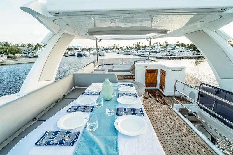 Slide: The Image of Sunseeker Manhattan 2019 - 9