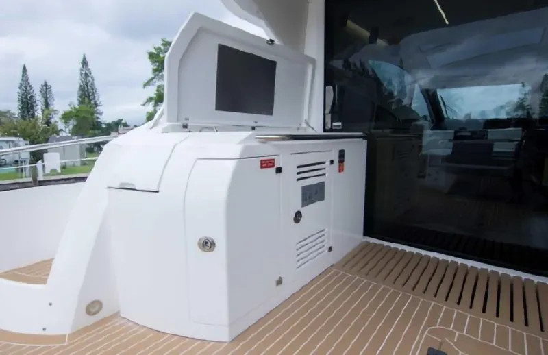 Slide: The Image of Sunseeker Predator 2018 - 11