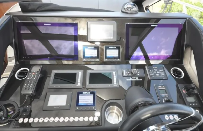 Slide: The Image of Sunseeker Predator 2018 - 26
