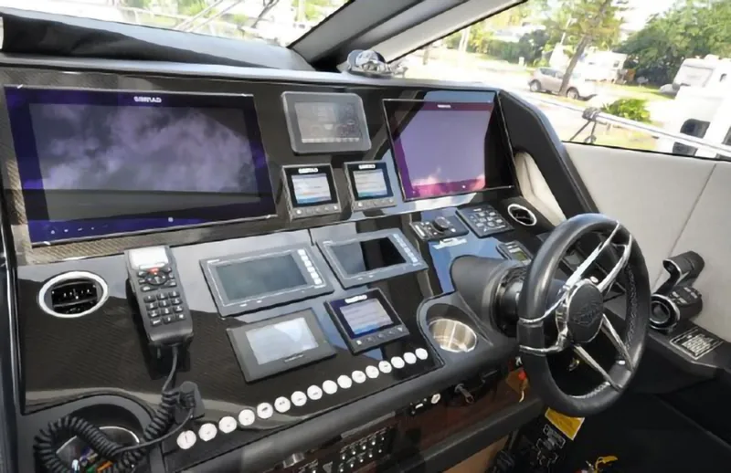 Slide: The Image of Sunseeker Predator 2018 - 31