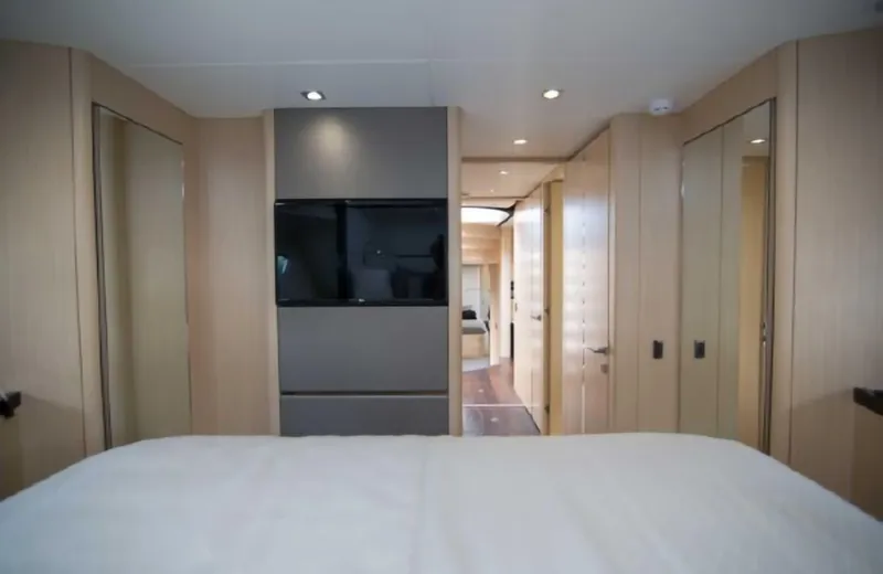 Slide: The Image of Sunseeker Predator 2018 - 36