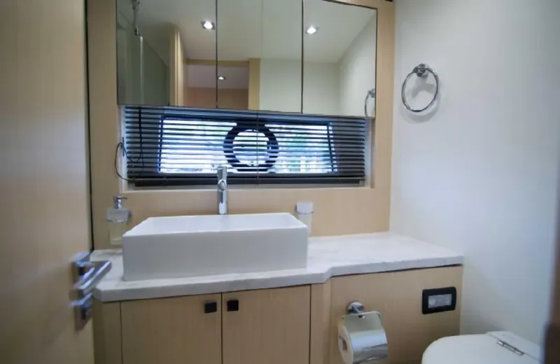 Slide: The Image of Sunseeker Predator 2018 - 38