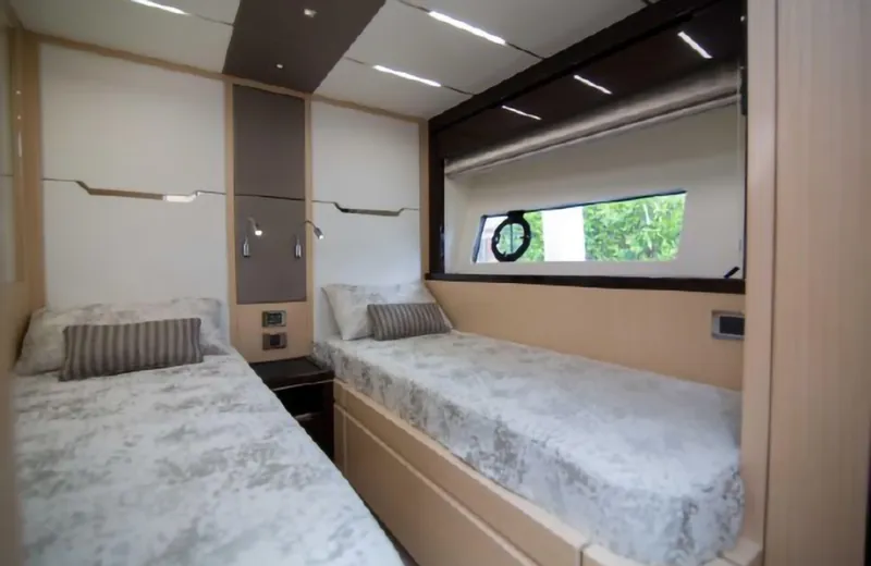 Slide: The Image of Sunseeker Predator 2018 - 40