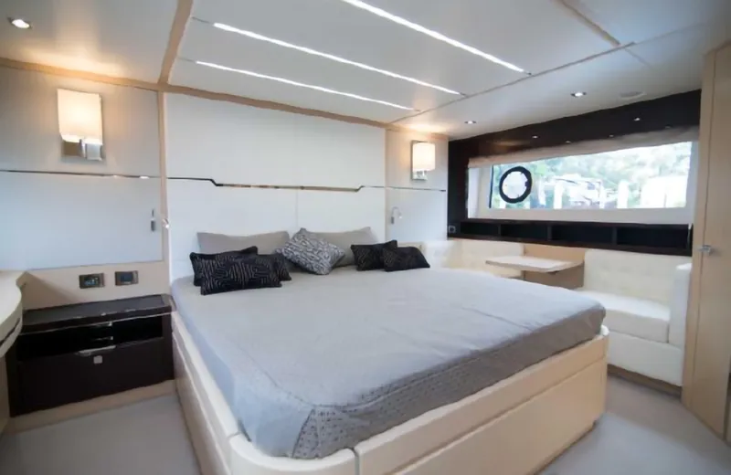 Slide: The Image of Sunseeker Predator 2018 - 51