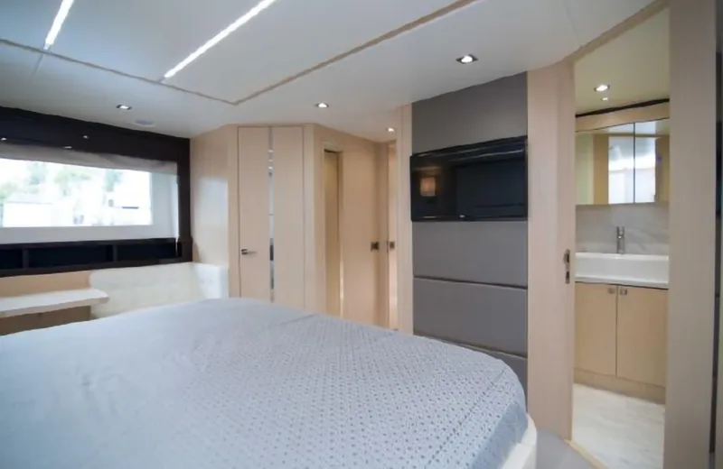 Slide: The Image of Sunseeker Predator 2018 - 52