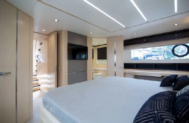Slide: The Image of Sunseeker Predator 2018 - 55