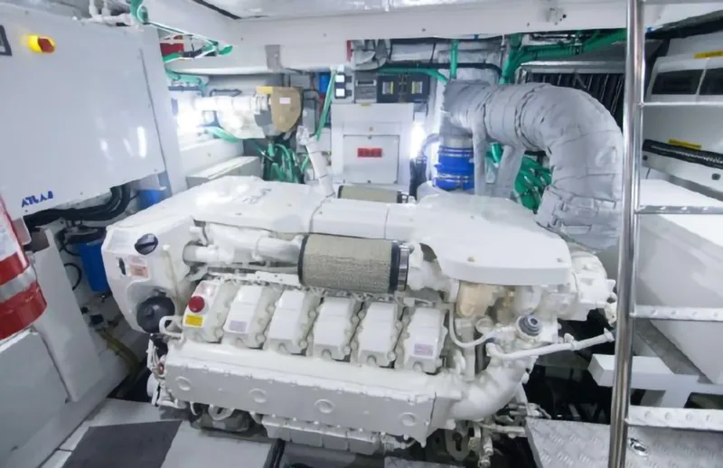 Slide: The Image of Sunseeker Predator 2018 - 60