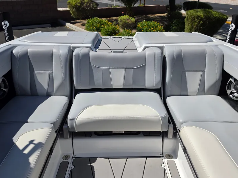 Slide: The Image of Malibu Wakesetter 23 LSV 2021 - 31