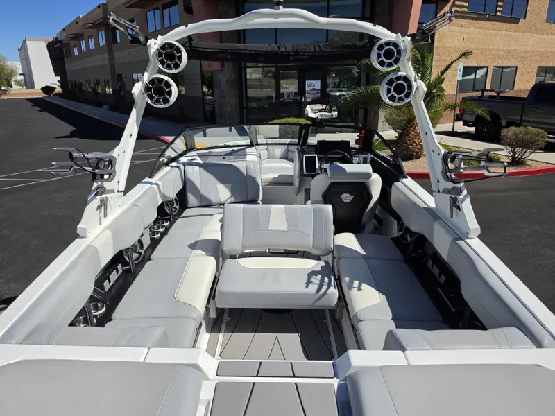Slide: The Image of Malibu Wakesetter 23 LSV 2021 - 13