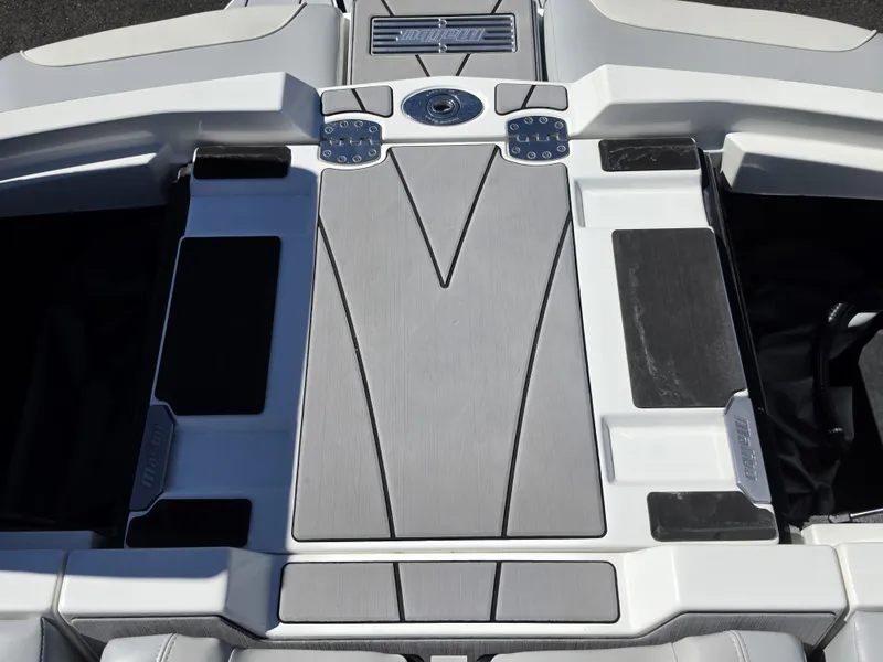 Slide: The Image of Malibu Wakesetter 23 LSV 2021 - 35