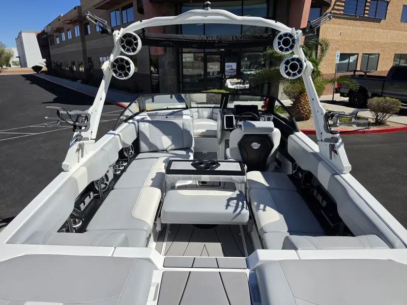 Slide: The Image of Malibu Wakesetter 23 LSV 2021 - 14