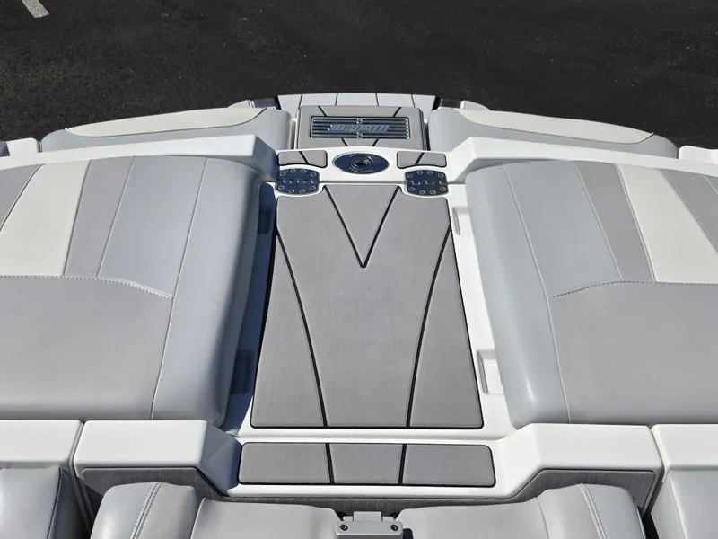 Slide: The Image of Malibu Wakesetter 23 LSV 2021 - 34