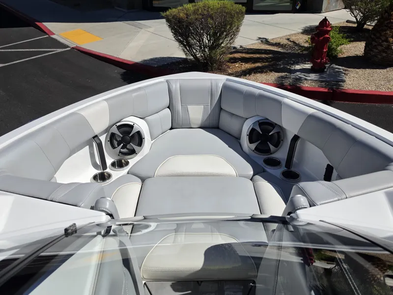 Slide: The Image of Malibu Wakesetter 23 LSV 2021 - 15