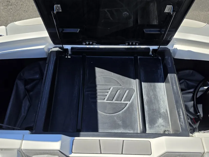 Slide: The Image of Malibu Wakesetter 23 LSV 2021 - 36