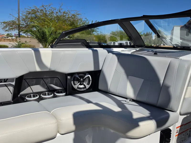 Slide: The Image of Malibu Wakesetter 23 LSV 2021 - 28