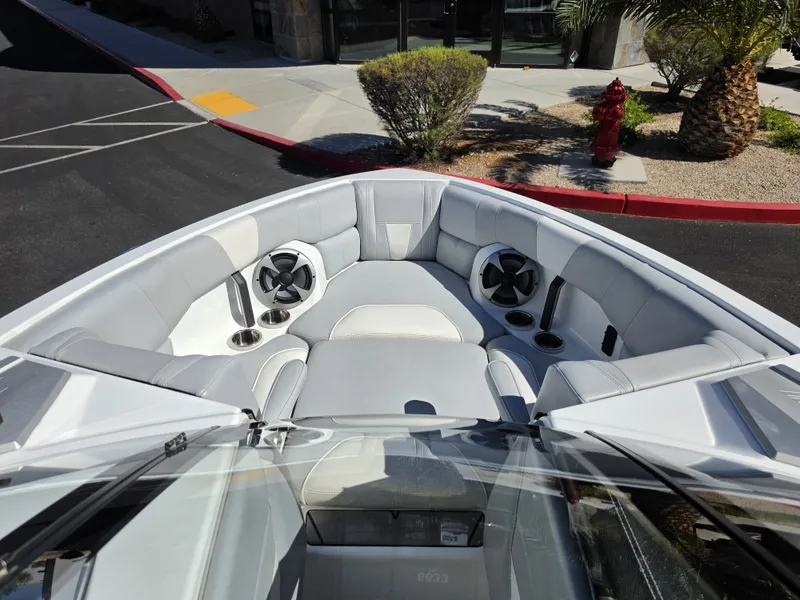 Slide: The Image of Malibu Wakesetter 23 LSV 2021 - 16
