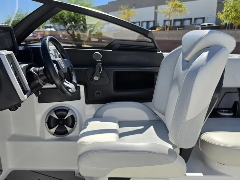 Slide: The Image of Malibu Wakesetter 23 LSV 2021 - 19