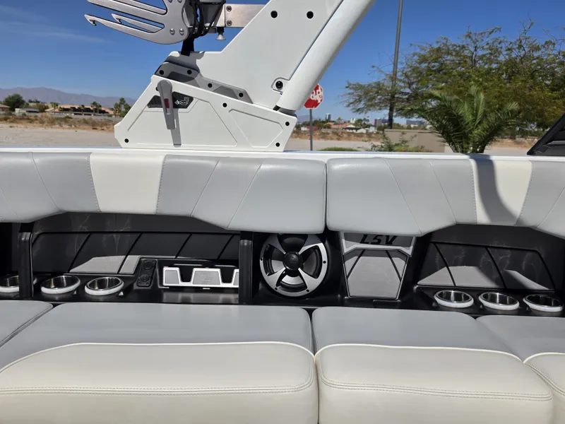 Slide: The Image of Malibu Wakesetter 23 LSV 2021 - 29