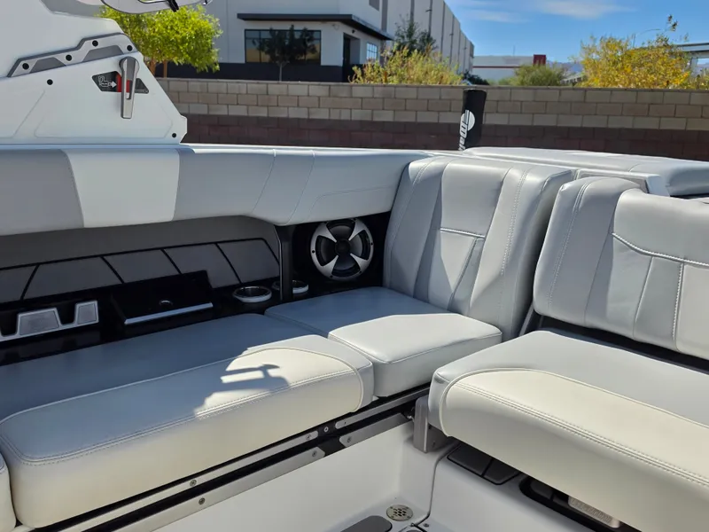 Slide: The Image of Malibu Wakesetter 23 LSV 2021 - 32