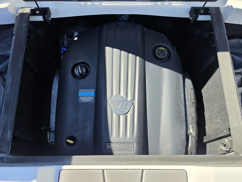 Slide: The Image of Malibu Wakesetter 23 LSV 2021 - 37