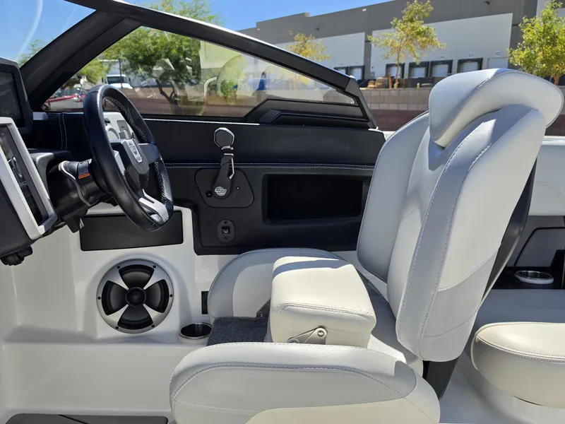 Slide: The Image of Malibu Wakesetter 23 LSV 2021 - 20
