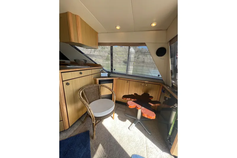 Slide: The Image of Bayliner 3988 Command Bridge Motoryacht 2001 - 8