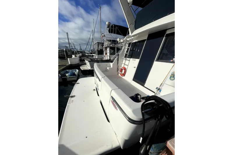 Slide: The Image of Bayliner 3988 Command Bridge Motoryacht 2001 - 5