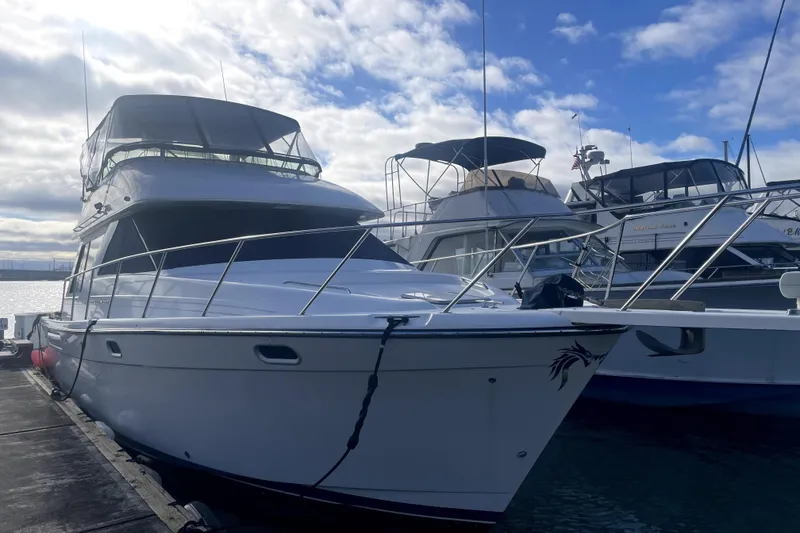 The Image of Bayliner 3988 Command Bridge Motoryacht 2001 - 0