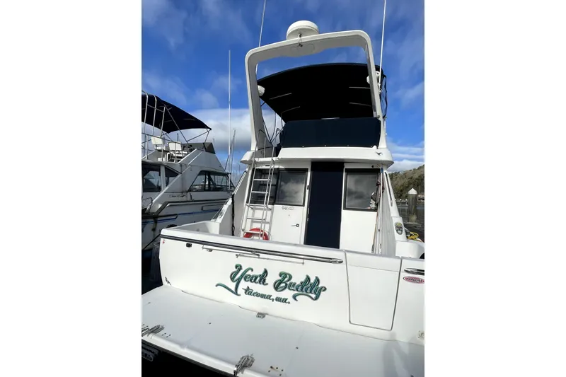 Slide: The Image of Bayliner 3988 Command Bridge Motoryacht 2001 - 2
