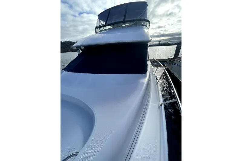 Slide: The Image of Bayliner 3988 Command Bridge Motoryacht 2001 - 29
