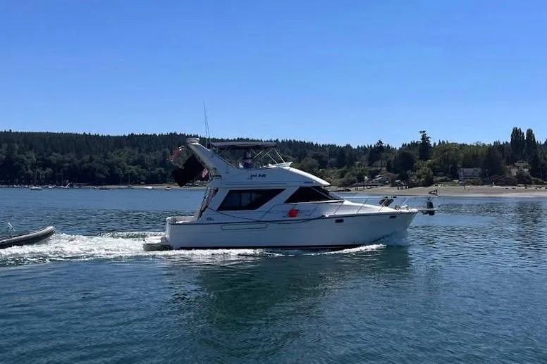 Slide: The Image of Bayliner 3988 Command Bridge Motoryacht 2001 - 40