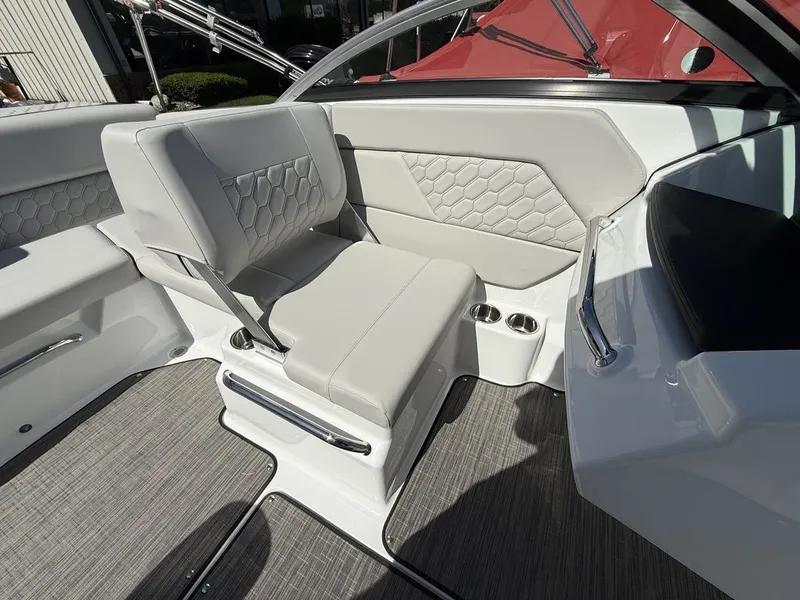 Slide: The Image of Four Winns H1 Freedom 2026 - 10