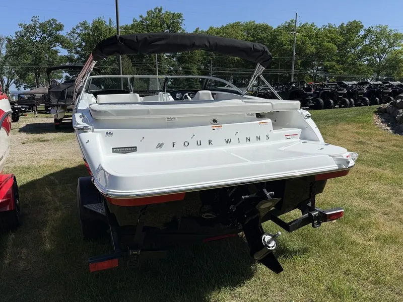 Slide: The Image of Four Winns H1 Freedom 2026 - 3