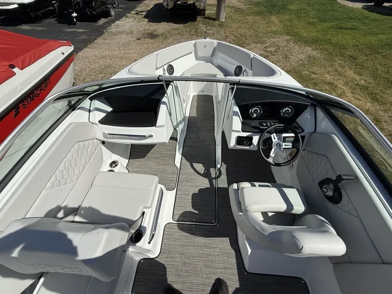 Slide: The Image of Four Winns H1 Freedom 2026 - 5