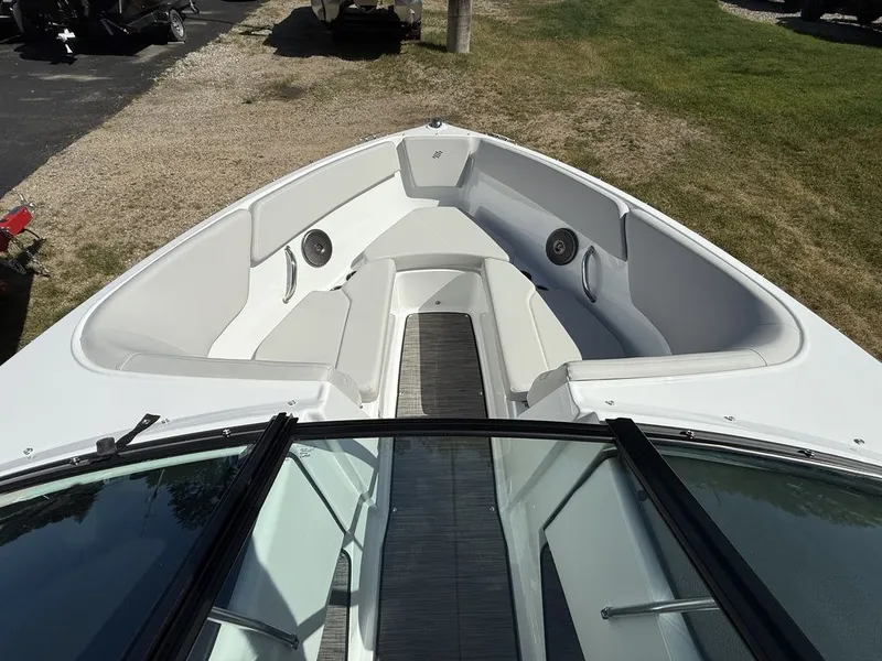 Slide: The Image of Four Winns H1 Freedom 2026 - 6