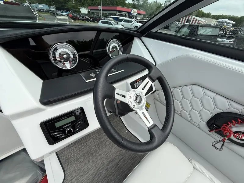 Slide: The Image of Four Winns H1 Freedom 2026 - 14